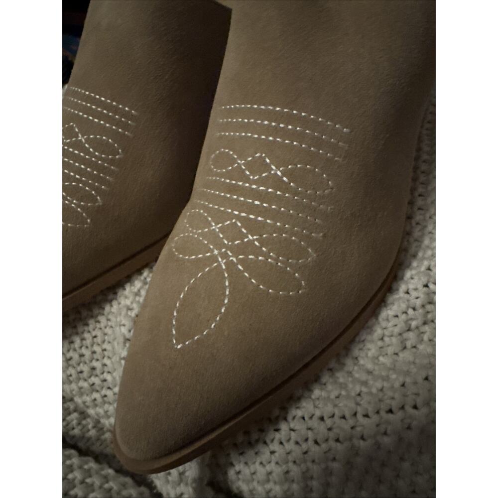 Lisa Vicky Skip V Mule Tan/Camel Suede Size 9 M Western Cowboy Boot Look NIB NEW - Picture 2 of 8